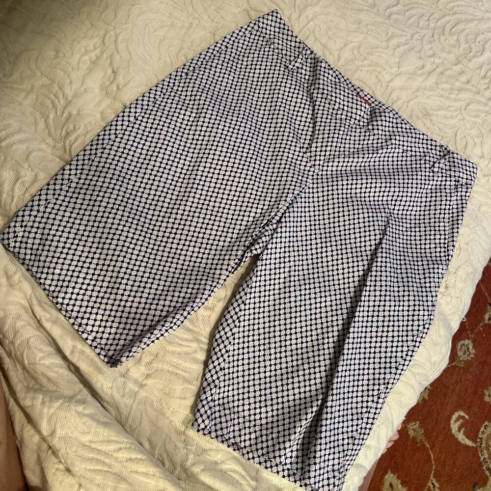 IZOD White, Blue Polka Dot Shorts, Size 4, front zip, 3 pockets, Cotton Spandex